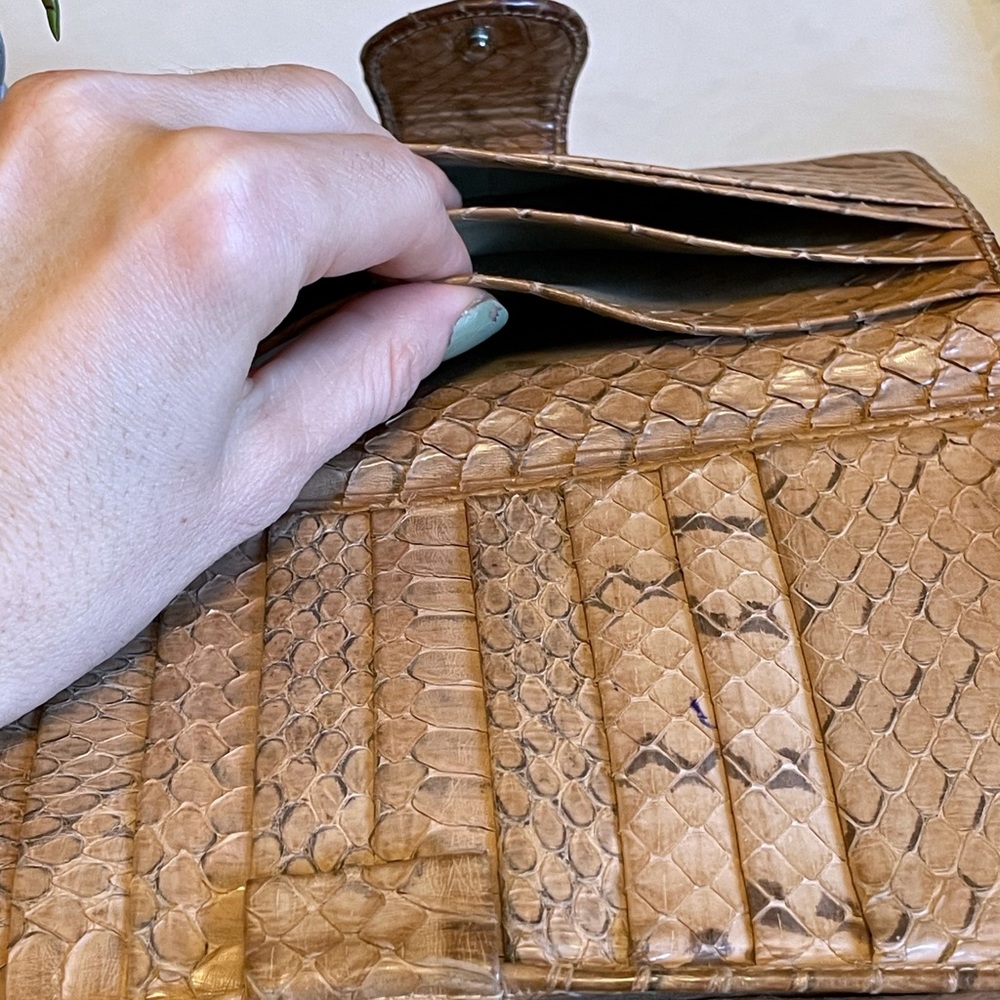 Vintage brown snake skin leather trifold wallet - Picture 9 of 12